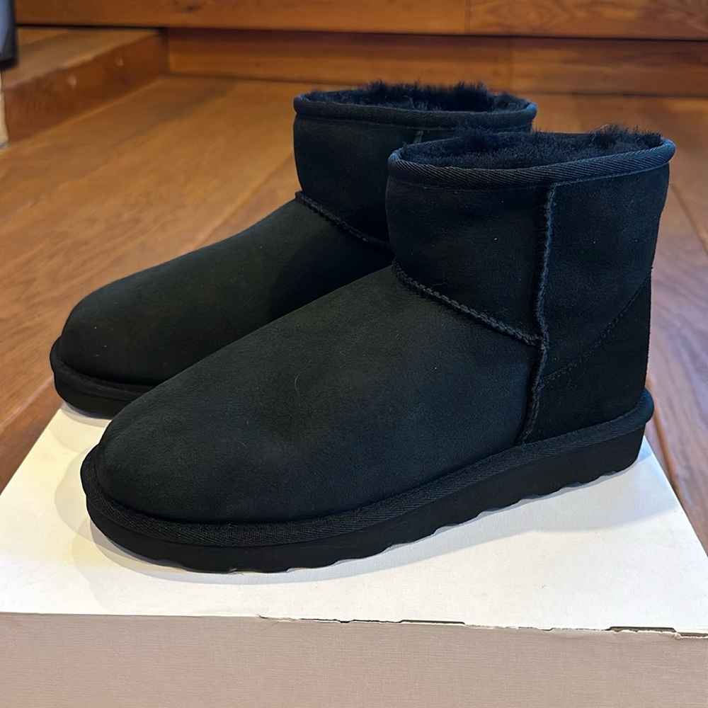 Italic Australian Shearling Short Black Winter Suede Boots Women’s 8 New in Box
